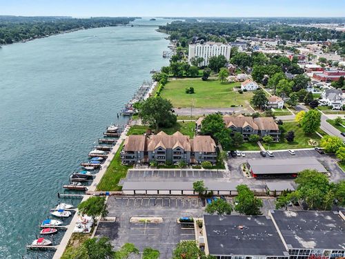 304-2445 Riverside Dr, Trenton, MI, 48183-2762 | Card Image