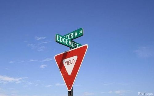 6170 Victoria Ln, Swartz Creek, MI, 48473-9491 | Card Image