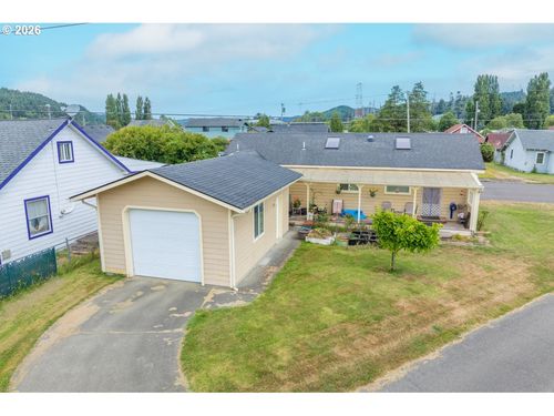 724 Laurel Ave, Reedsport, OR, 97467-1441 | Card Image