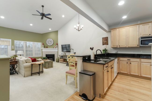 731 E Bluff Ct, Condo with 3 bedrooms, 4 bathrooms and null parking in Rochester Hills MI | Image 11