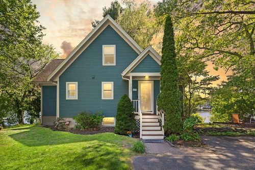 127 Pillings Pond Rd, Lynnfield, MA, 01940-1360 | Card Image