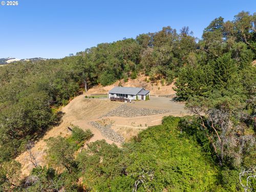 560 Hagle Ln, Roseburg, OR, 97470-9800 | Card Image