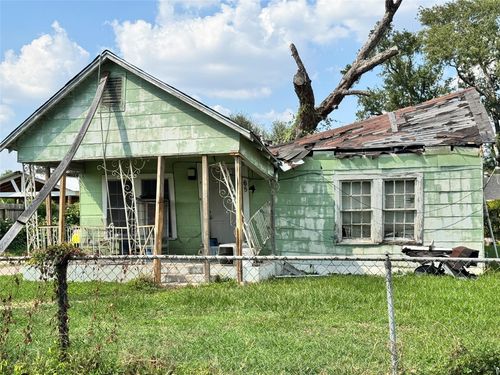 65 Neyland St, Houston, TX, 77022-6206 | Card Image