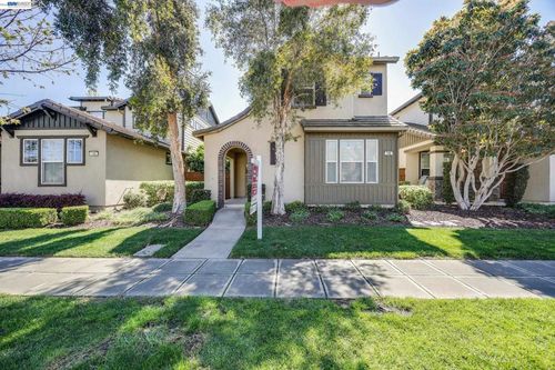 156 W Moraga St, Mountain House, CA, 95391-1183 | Card Image