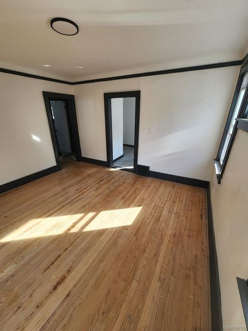 8922 Quincy St, Detroit, MI, 48204-2311 | Card Image