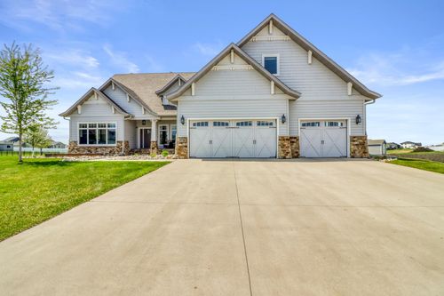 4232 54th Ave S, Fargo, ND, 58104-5800 | Card Image