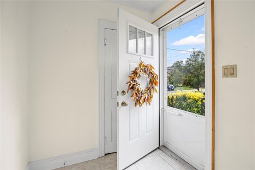 178 Charles St, Lynbrook, NY, 11563-1949 | Card Image