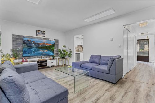 8-3015 Trethewey St, Abbotsford, BC, V2T3R4 | Card Image