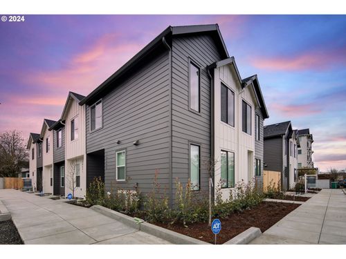 10687 Ne Wygant Ave, Portland, OR, 97220 | Card Image