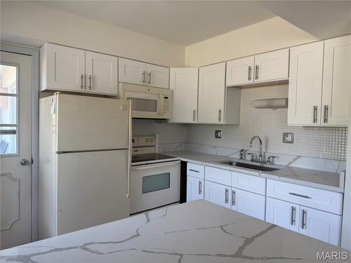 unit-e-800 Dumont Pl, Saint Louis, MO, 63125-2614 | Card Image