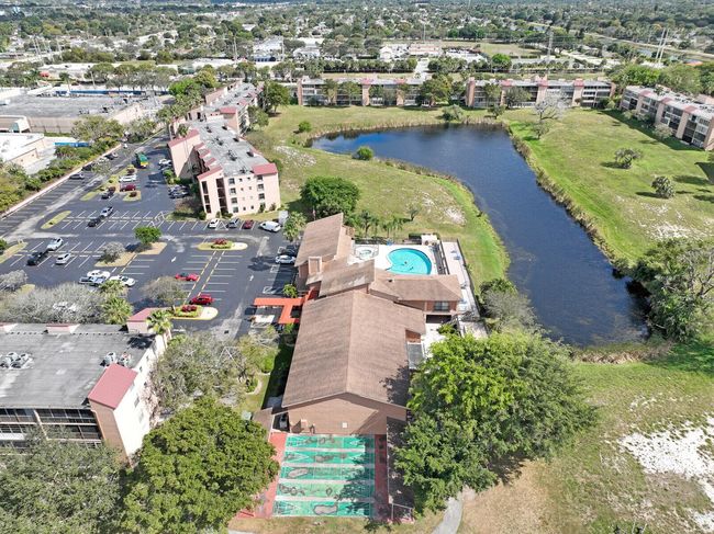 APT-301 - 7300 Lake Circle Dr, Condo with 2 bedrooms, 2 bathrooms and null parking in Margate FL | Image 36