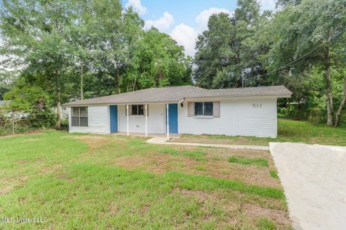 511 E Old Pass Rd, Long Beach, MS, 39560-4921 | Card Image