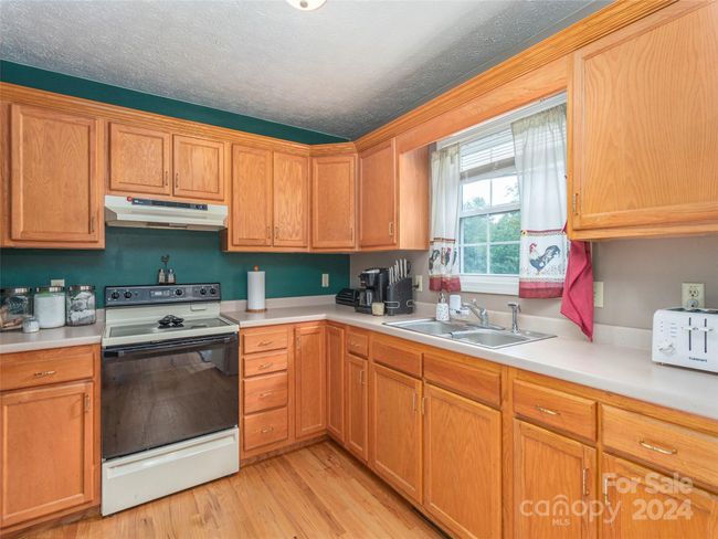 Kitchen | Image 8