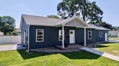 329 Lloyd St, Dover, OH, 44622-1535 | Card Image
