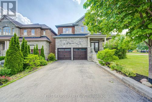 718 Peter Hall Dr, Newmarket, ON, L3X2T1 | Card Image