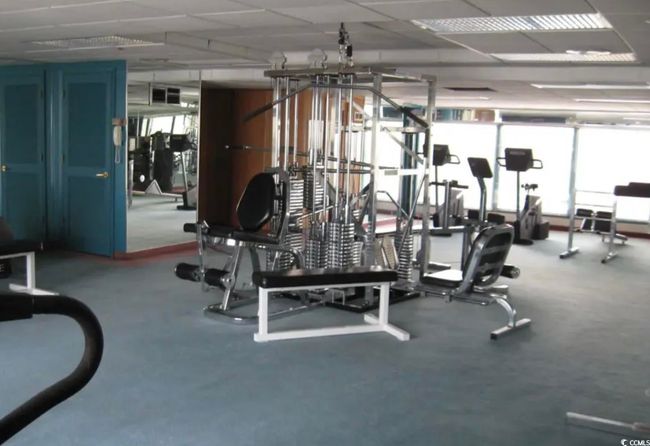 Exercise room with a drop ceiling | Image 19