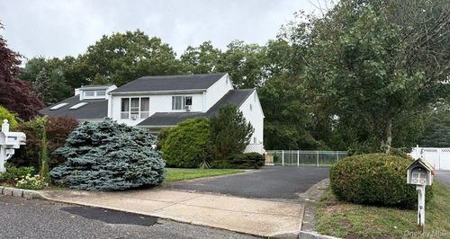 26 Bailey Ln, Manorville, NY, 11949-2629 | Card Image