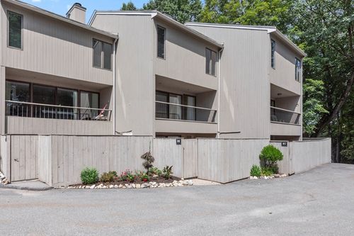 98-98 Mill Pond, North Andover, MA, 01845-2902 | Card Image
