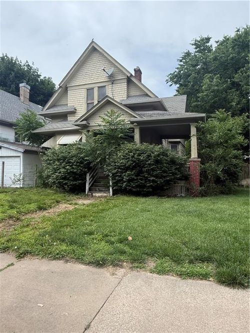 1105 Commercial St, Atchison, KS, 66002-2303 | Card Image