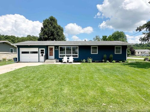 102 Center St, Decorah, IA, 52101-1502 | Card Image