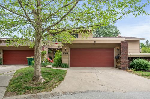 1068 Woodland Park Dr, West Des Moines, IA, 50266-4948 | Card Image