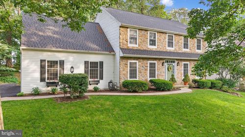 130 W Crestlyn Dr, York, PA, 17402-5072 | Card Image