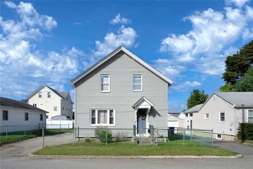 28 Gardner St, Pawtucket, RI, 02861-1038 | Card Image