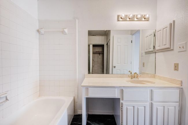 Full bath featuring vanity and shower / washtub combination | Image 14