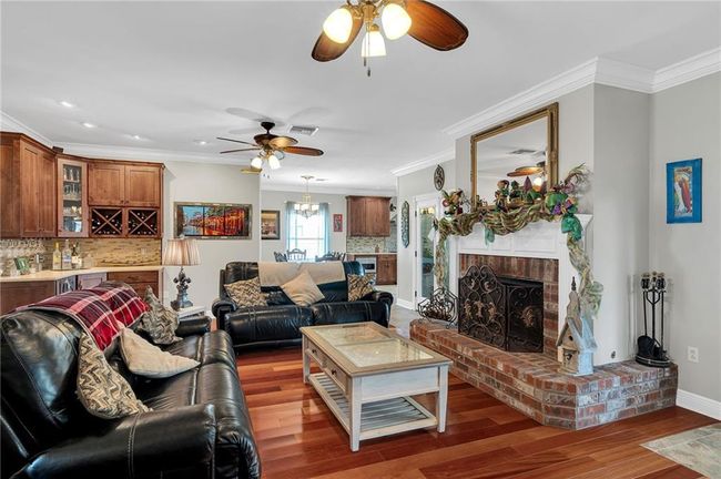 Living Room | Image 9