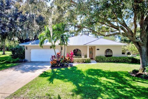 26 Meadowlake Cir, Lake Placid, FL, 33852-7077 | Card Image