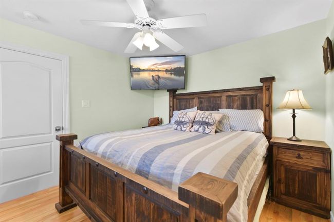 The third bedroom features a spacious office area and a generous closet. | Image 35