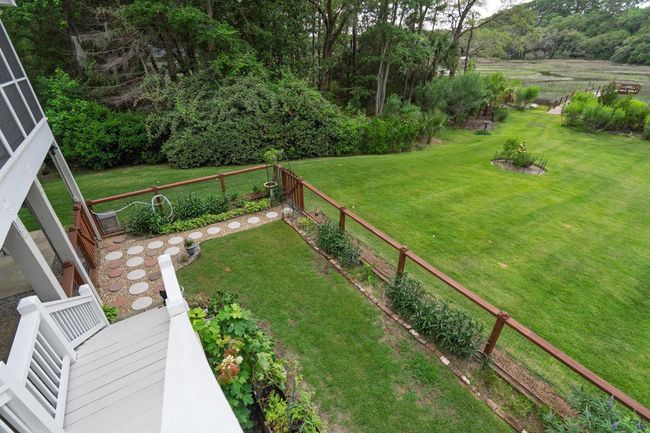 enclosed living fence area | Image 29