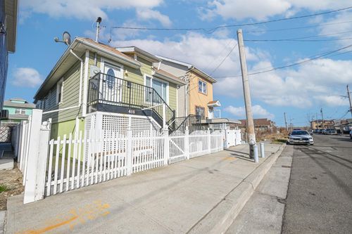 455 Beach 46th St, Far Rockaway, NY, 11691-1115 | Card Image