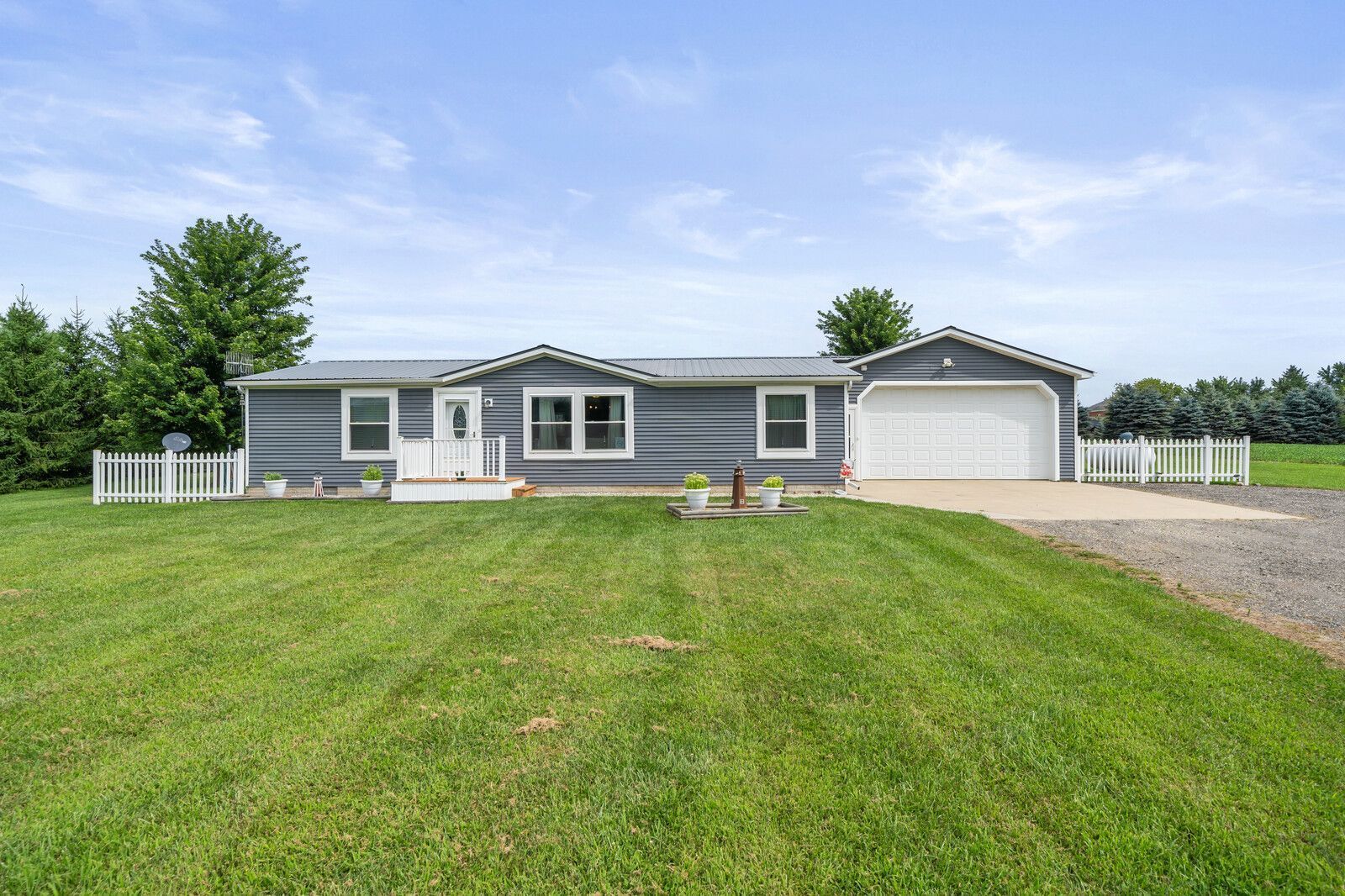 Castle Rd, North Branch, MI 48461