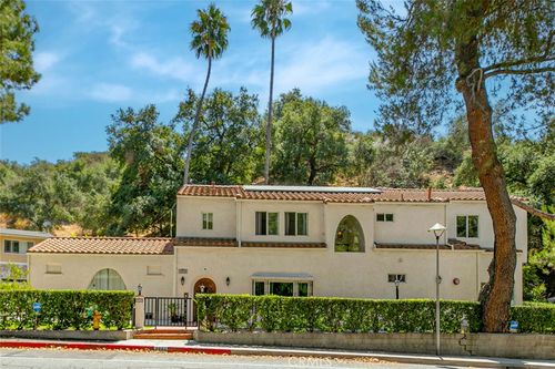 2644 E Chevy Chase Dr, Glendale, CA, 91206 | Card Image