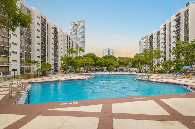 APT-1025 - 17021 N Bay Rd, Condo with 1 bedrooms, 1 bathrooms and null parking in Sunny Isles Beach FL | Image 19