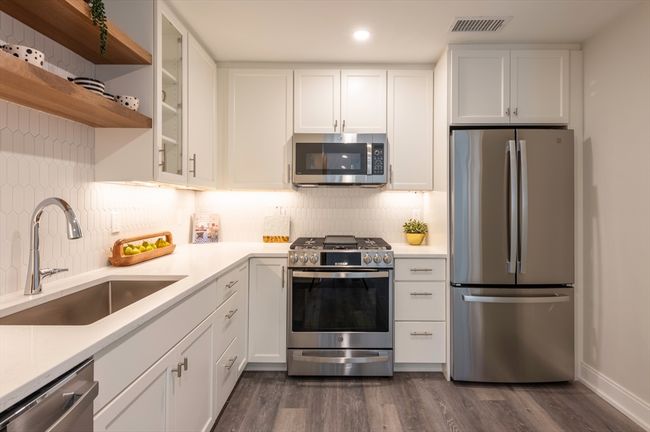 APT-206 - 61 County St, Condo with 2 bedrooms, 2 bathrooms and 2 parking in Dover MA | Image 4
