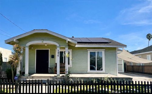 1074 Vina Ave, Long Beach, CA, 90813-3926 | Card Image