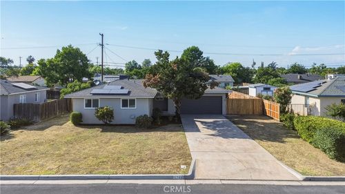 5703 E Hampton Way, Fresno, CA, 93727-7617 | Card Image