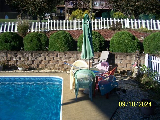 2024 Lexington Dr, House other with 4 bedrooms, 3 bathrooms and 2 parking in Connellsville PA | Image 4