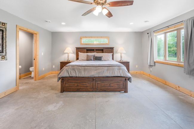 Clerestory window above bed | Image 20