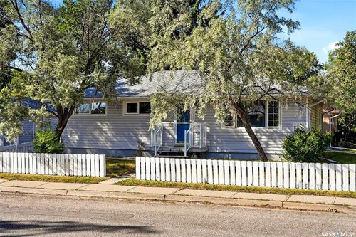 1410 4th Ave N, Regina, SK, S4R0T1 | Card Image