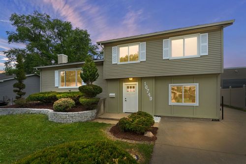 16749 Meadowdale Dr, Oak Forest, IL, 60452-4437 | Card Image