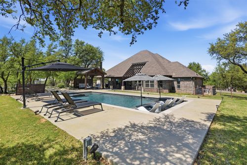 8029 White Dr, Granbury, TX, 76049-7104 | Card Image