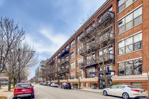 218-1040 Adams St, Chicago, IL, 60607-3079 | Card Image