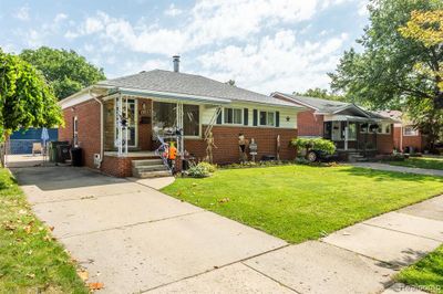 15257 Cynthia Street, Home with 2 bedrooms, 2 bathrooms and null parking in Southgate MI | Image 2