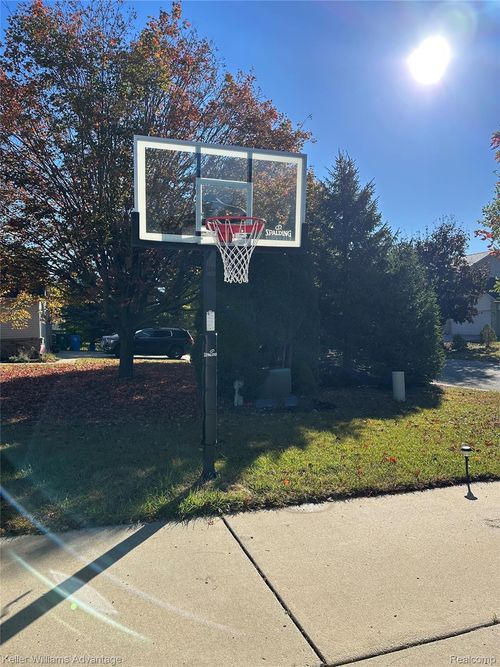 2077 Holly Berry Ln, Commerce Township, MI, 48390-2733 | Card Image