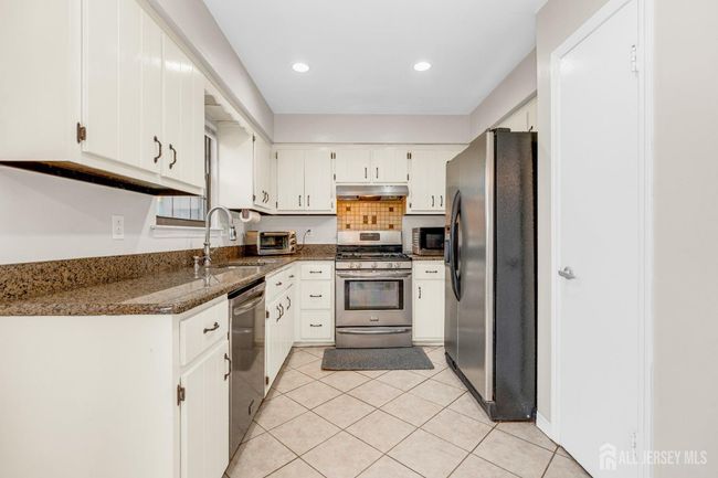 90 Pheasant Run, Townhouse with 2 bedrooms, 2 bathrooms and null parking in Edison NJ | Image 11