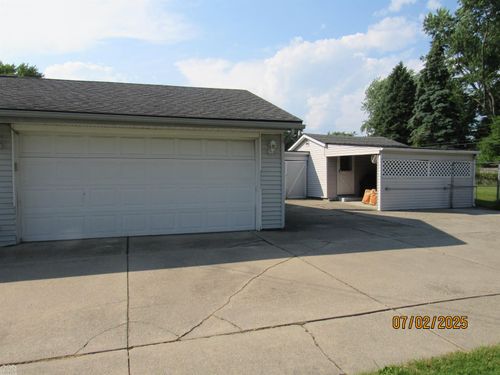 2566 Lewis Dr, Port Huron, MI, 48060-7337 | Card Image