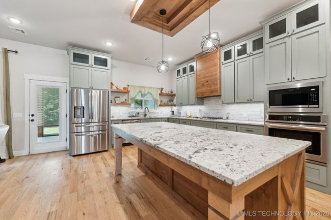 Huge Open Kitchen, with floating​​‌​​​​‌​​‌‌​‌‌​​​‌‌​​‌‌​‌​​​​​‌ shelfs. | Image 8